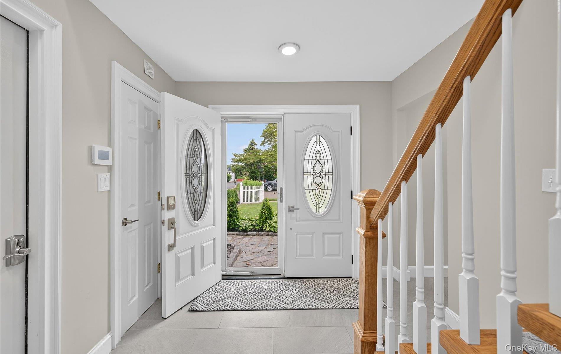 321 Lagoon Drive S, Copiague, NY 11726