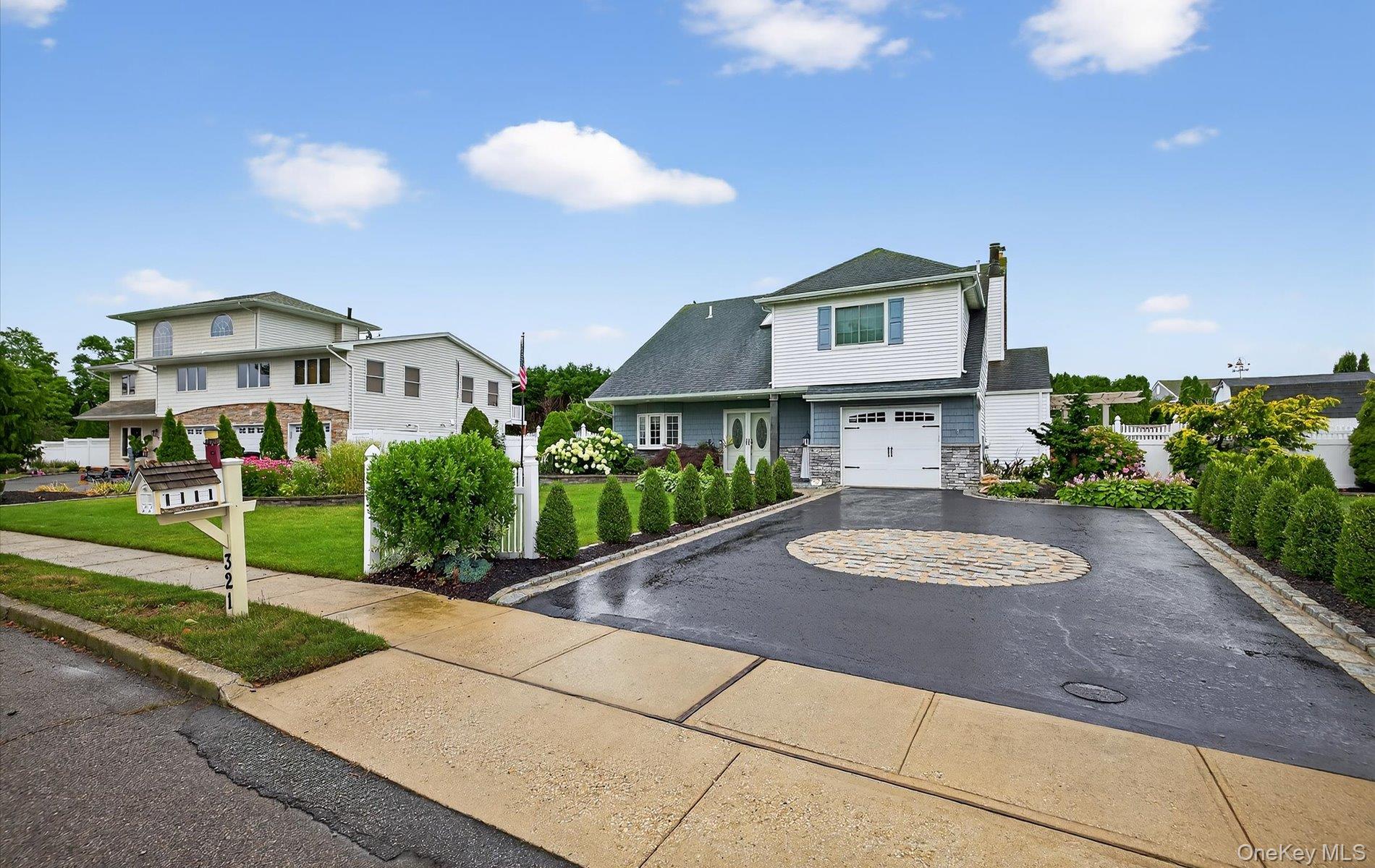 321 Lagoon Drive S, Copiague, NY 11726
