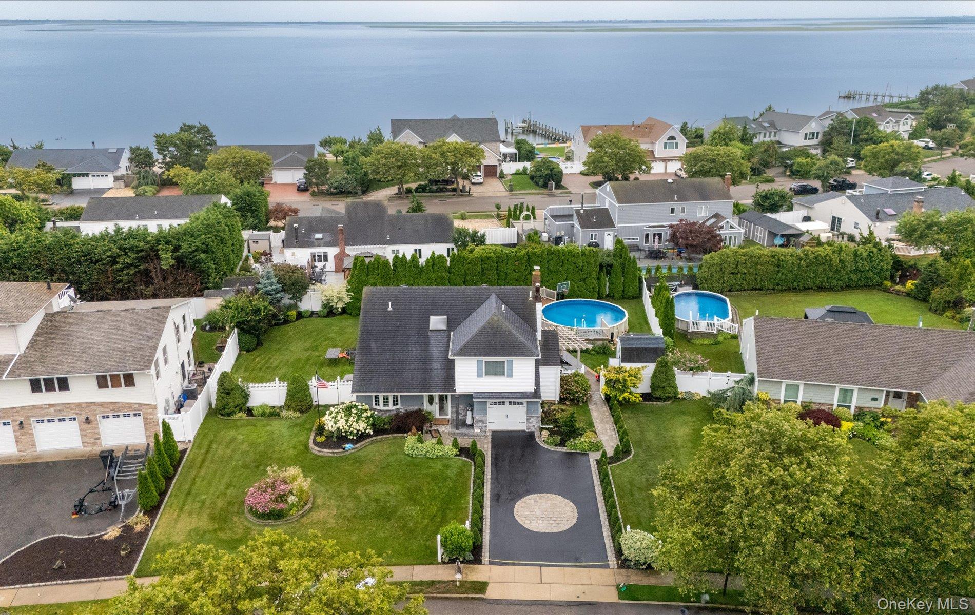 321 Lagoon Drive S, Copiague, NY 11726