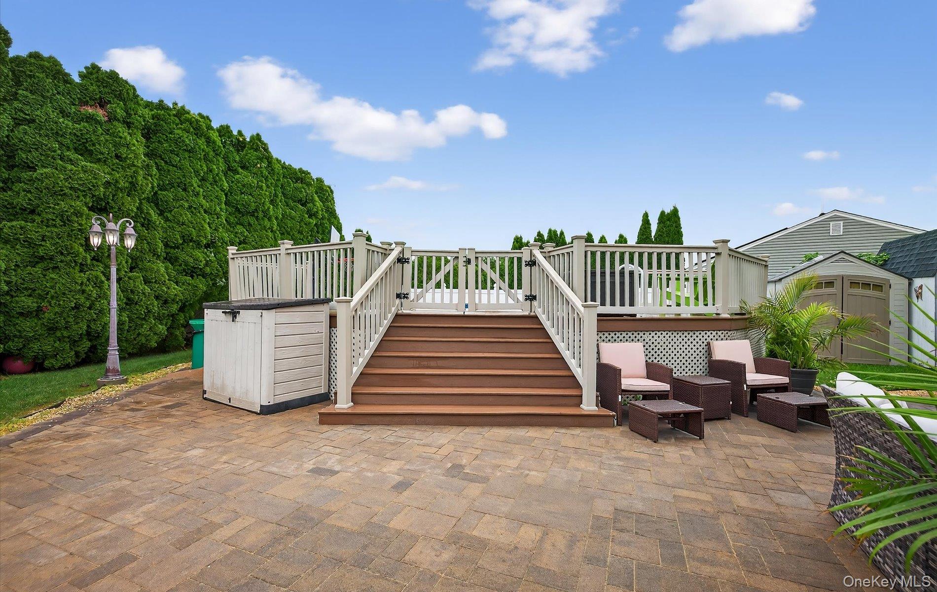 321 Lagoon Drive S, Copiague, NY 11726