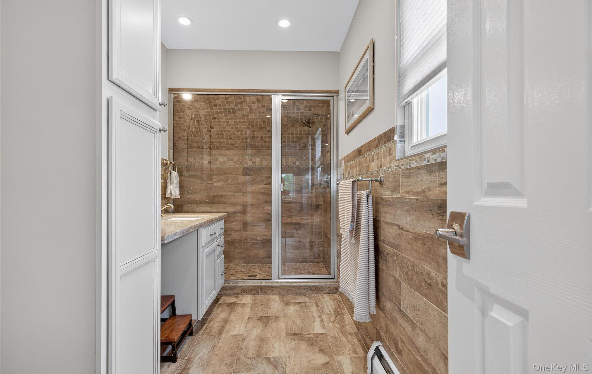 321 Lagoon Drive S, Copiague, NY 11726