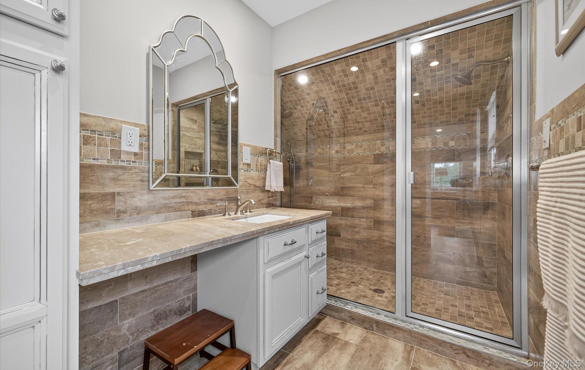 321 Lagoon Drive S, Copiague, NY 11726