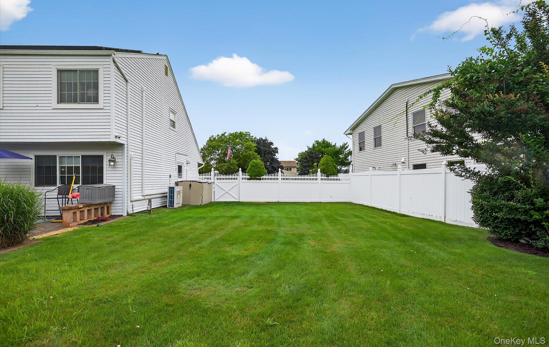 321 Lagoon Drive S, Copiague, NY 11726