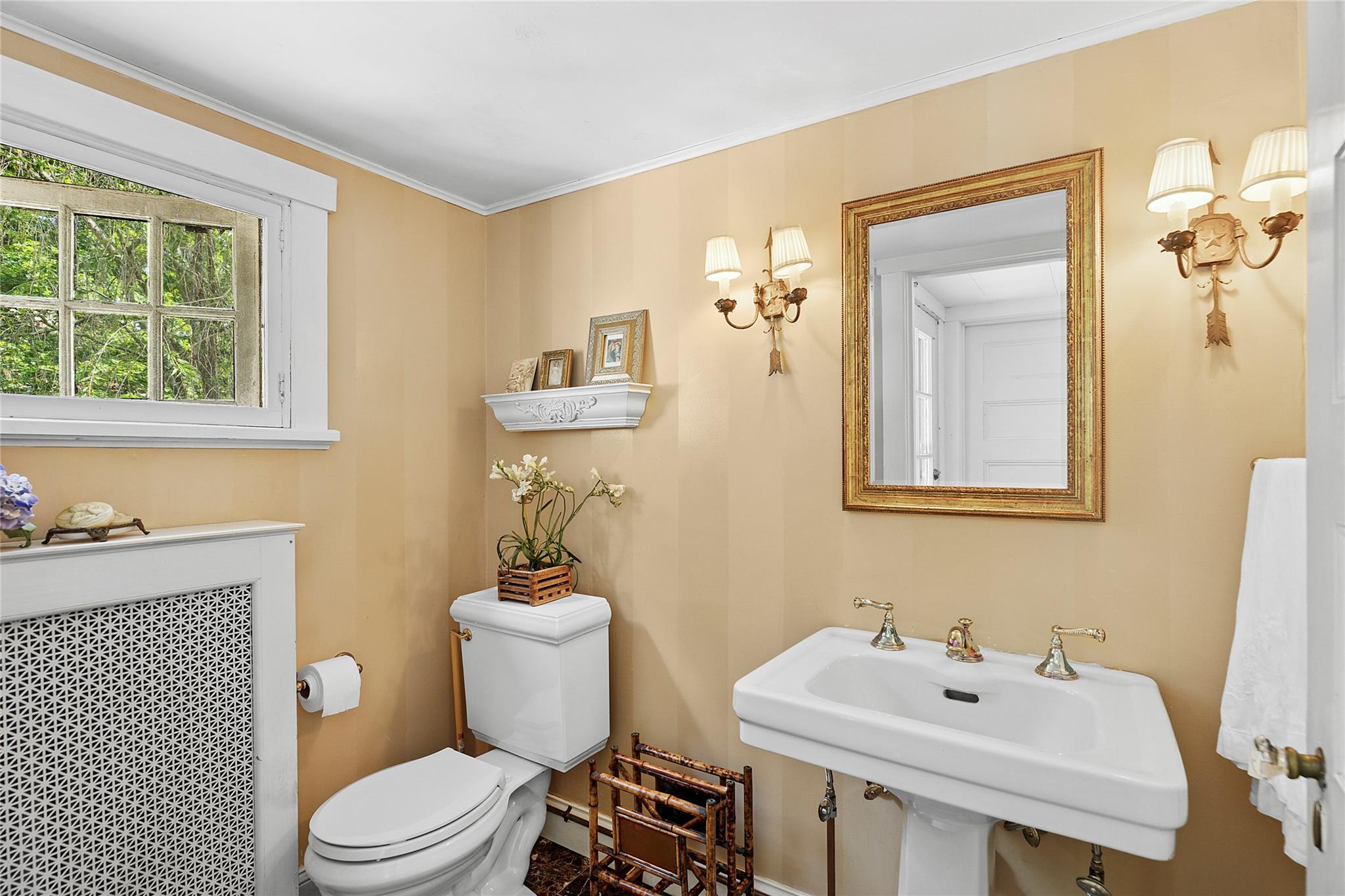 7 Edgehill Road, Glen Cove, NY 11542