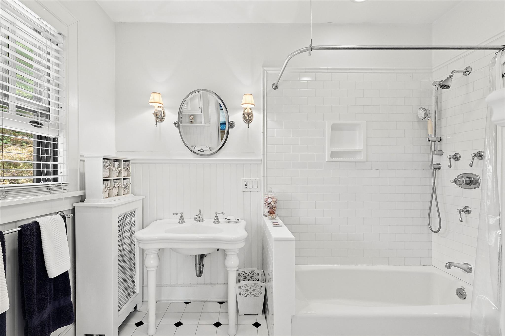 7 Edgehill Road, Glen Cove, NY 11542