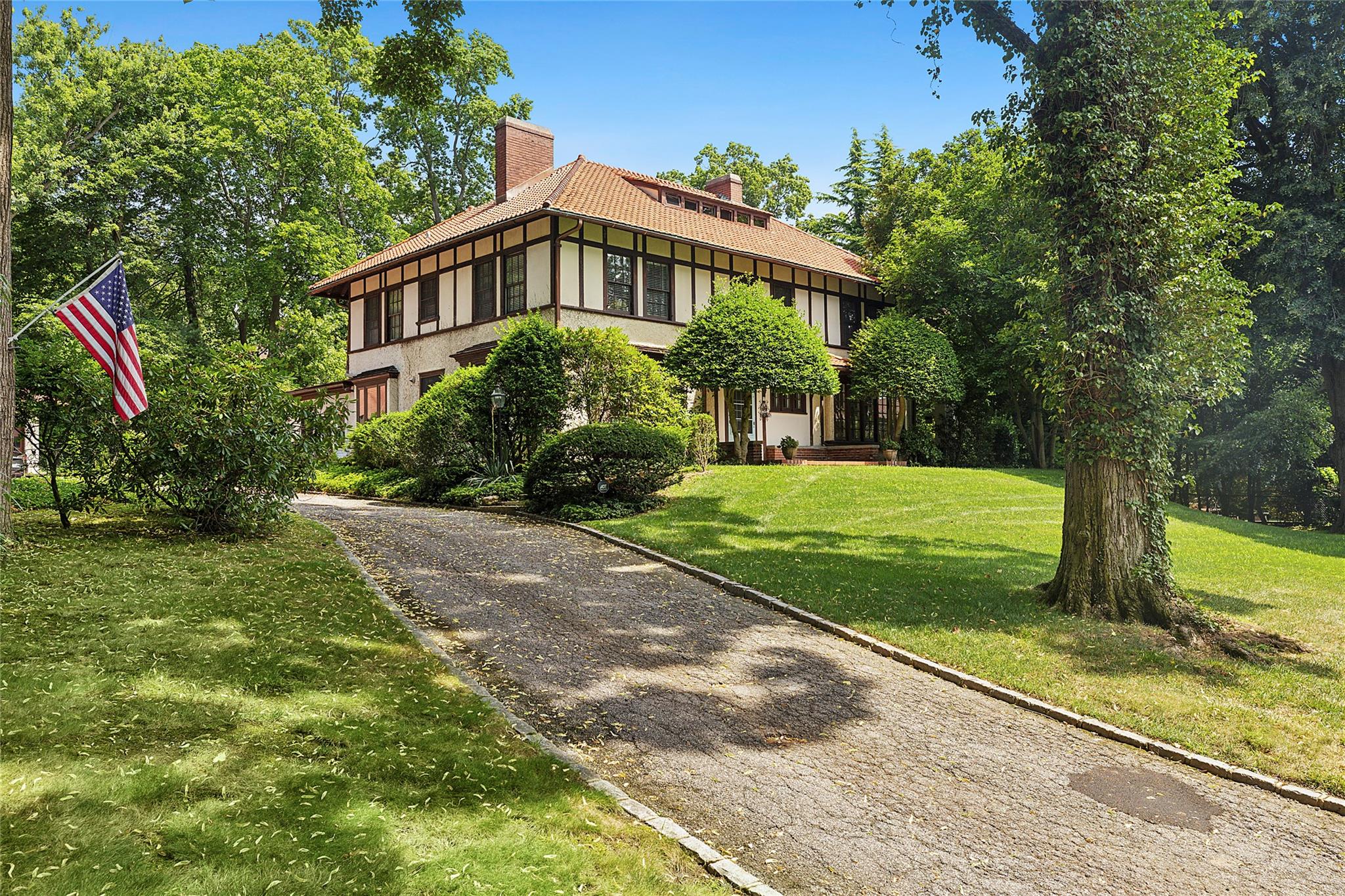 7 Edgehill Road, Glen Cove, NY 11542