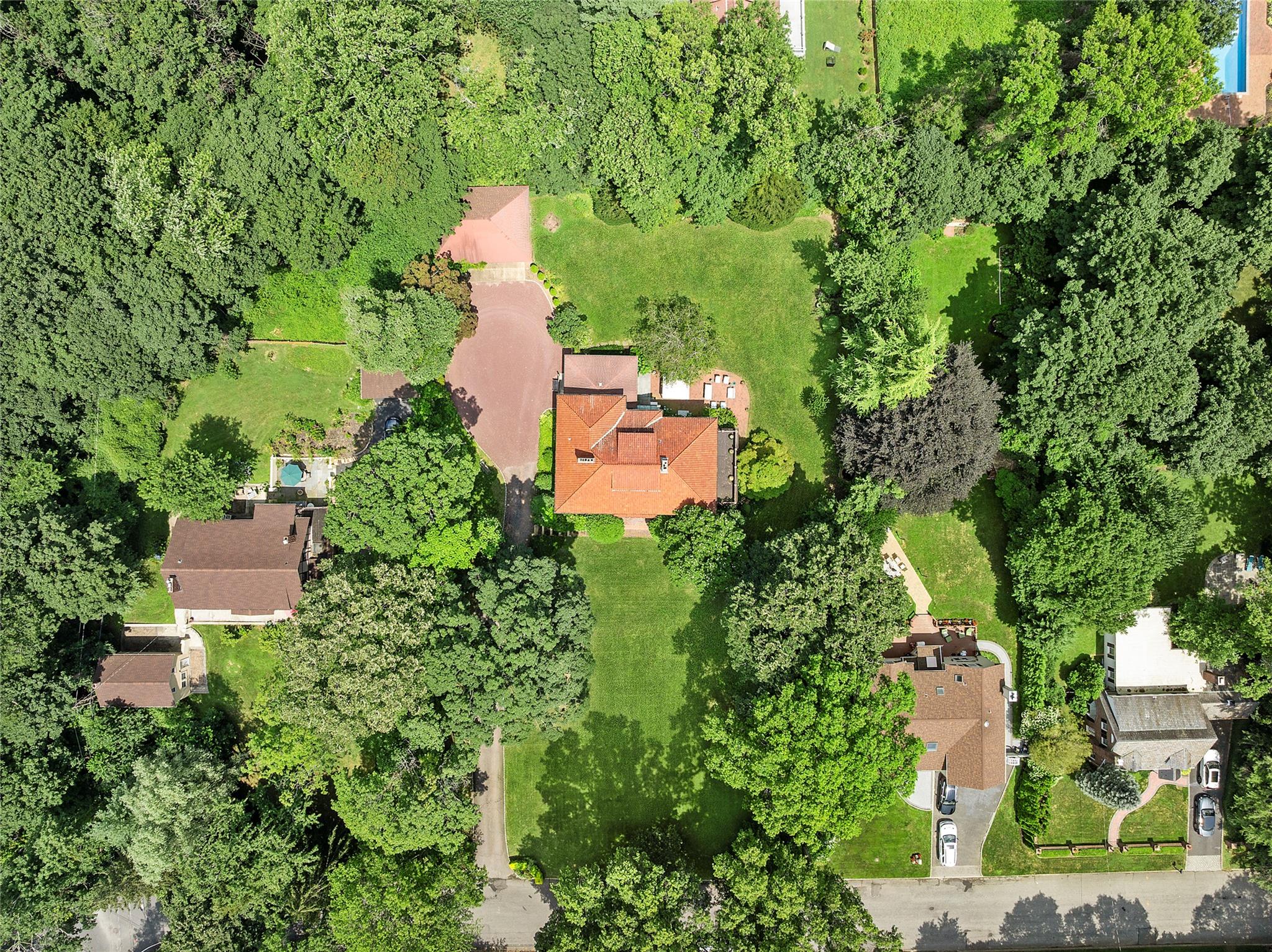 7 Edgehill Road, Glen Cove, NY 11542