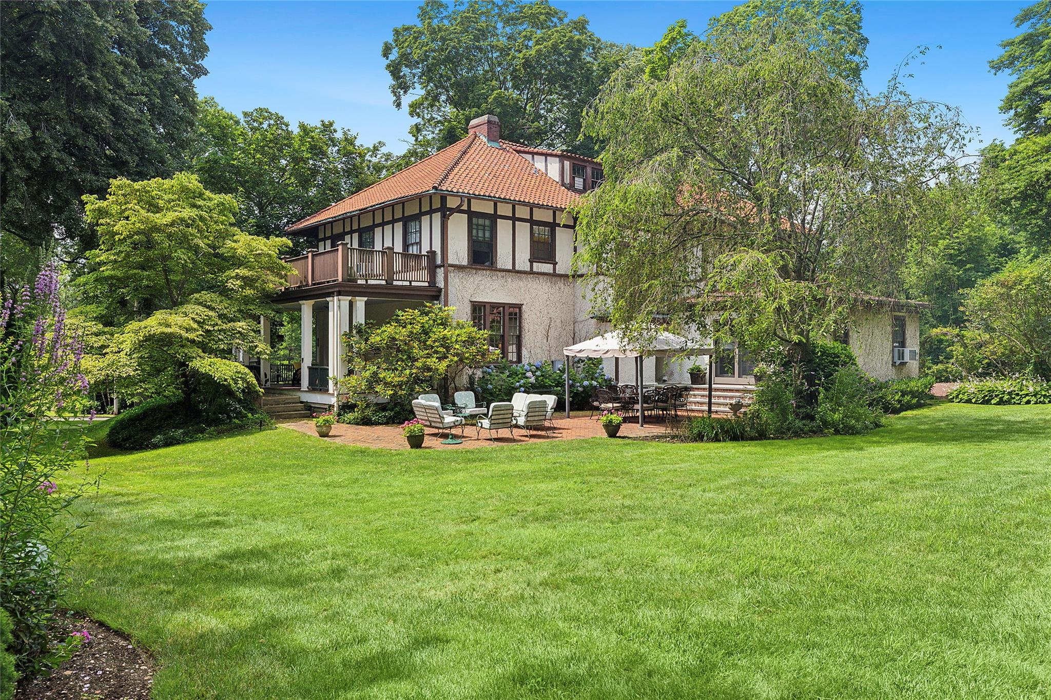 7 Edgehill Road, Glen Cove, NY 11542