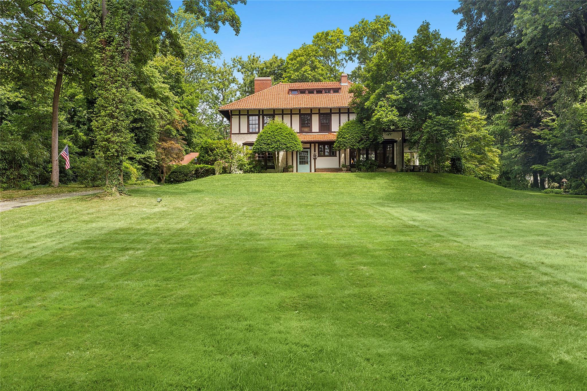 7 Edgehill Road, Glen Cove, NY 11542