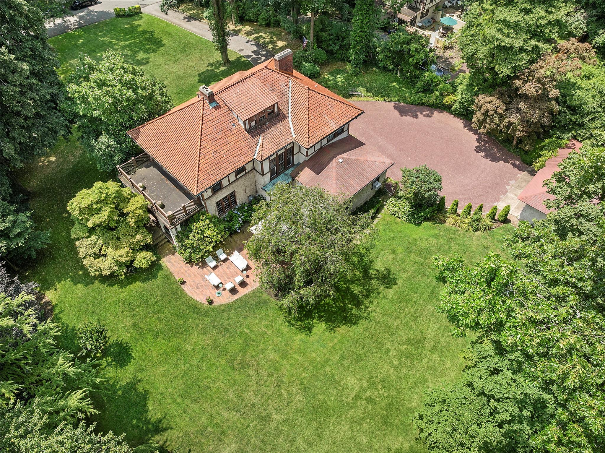 7 Edgehill Road, Glen Cove, NY 11542