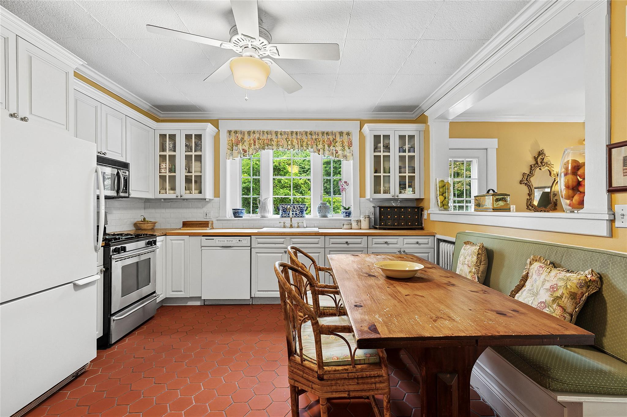 7 Edgehill Road, Glen Cove, NY 11542