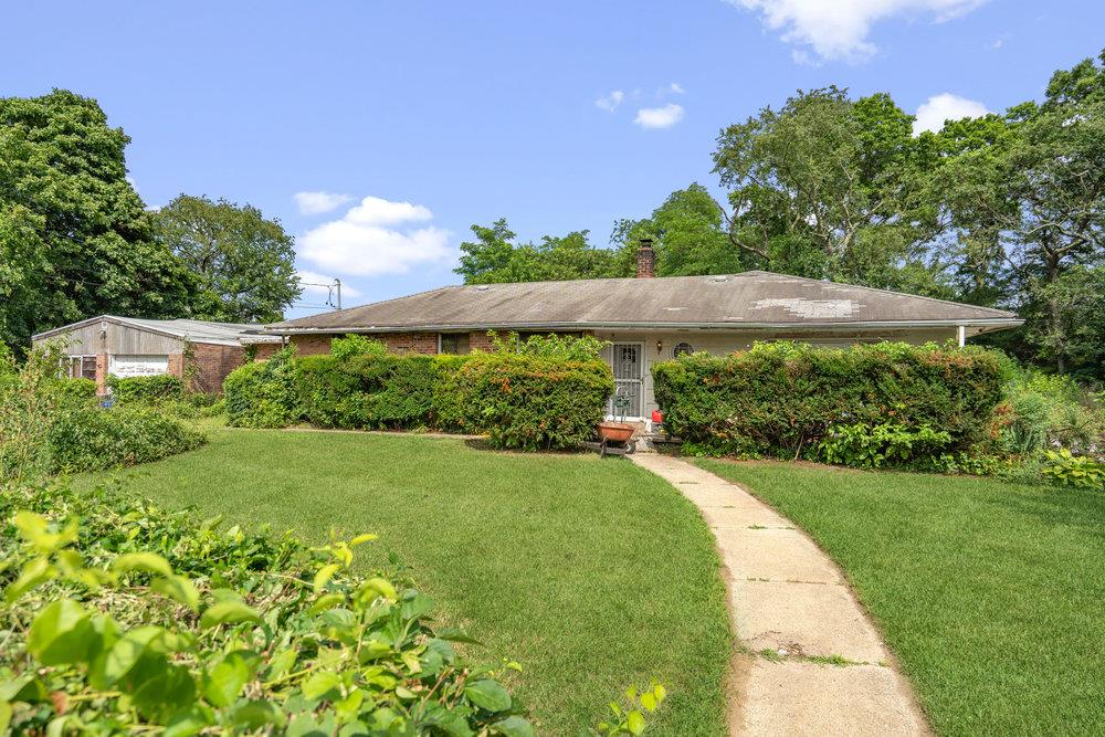 180 Baiting Place Road, Farmingdale, NY 11735