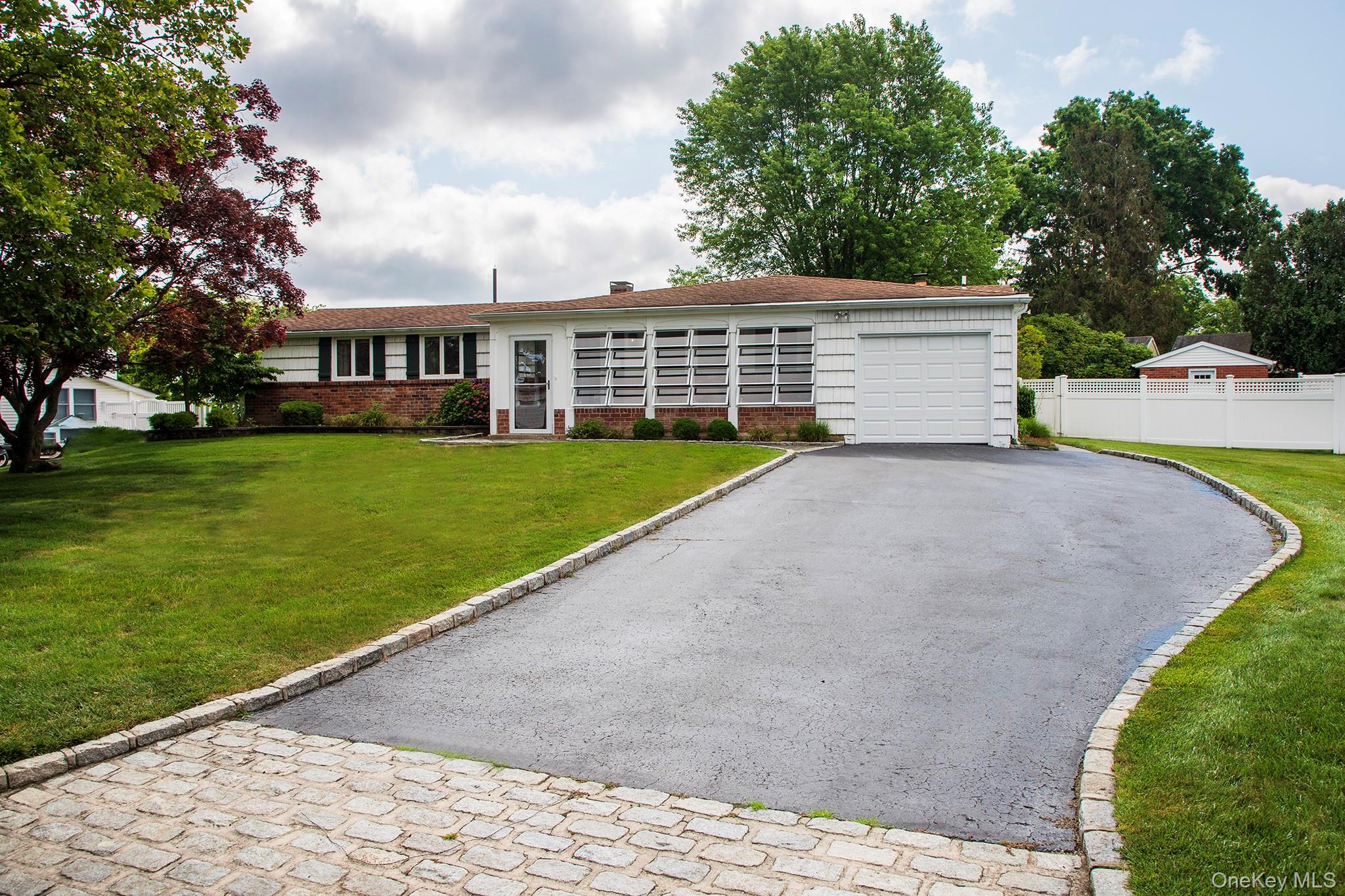 6 Freshman Lane, Stony Brook, NY 11790