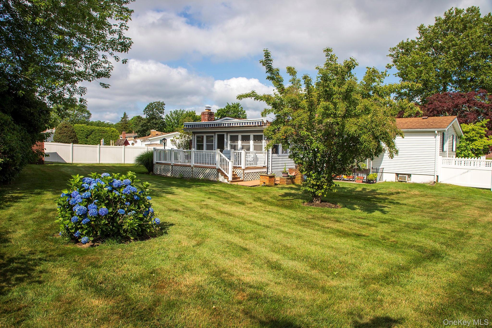 6 Freshman Lane, Stony Brook, NY 11790