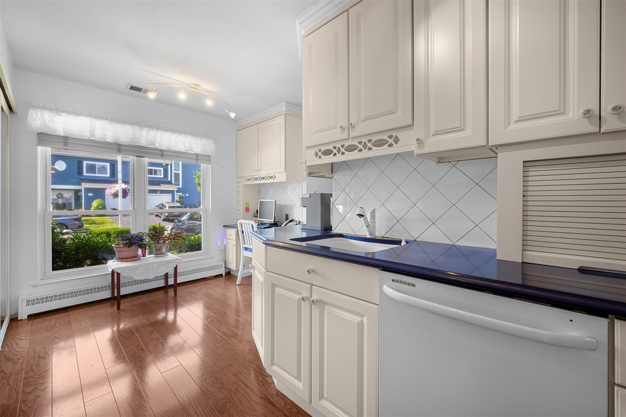 100 Baker Court # 36, Island Park, NY 11558