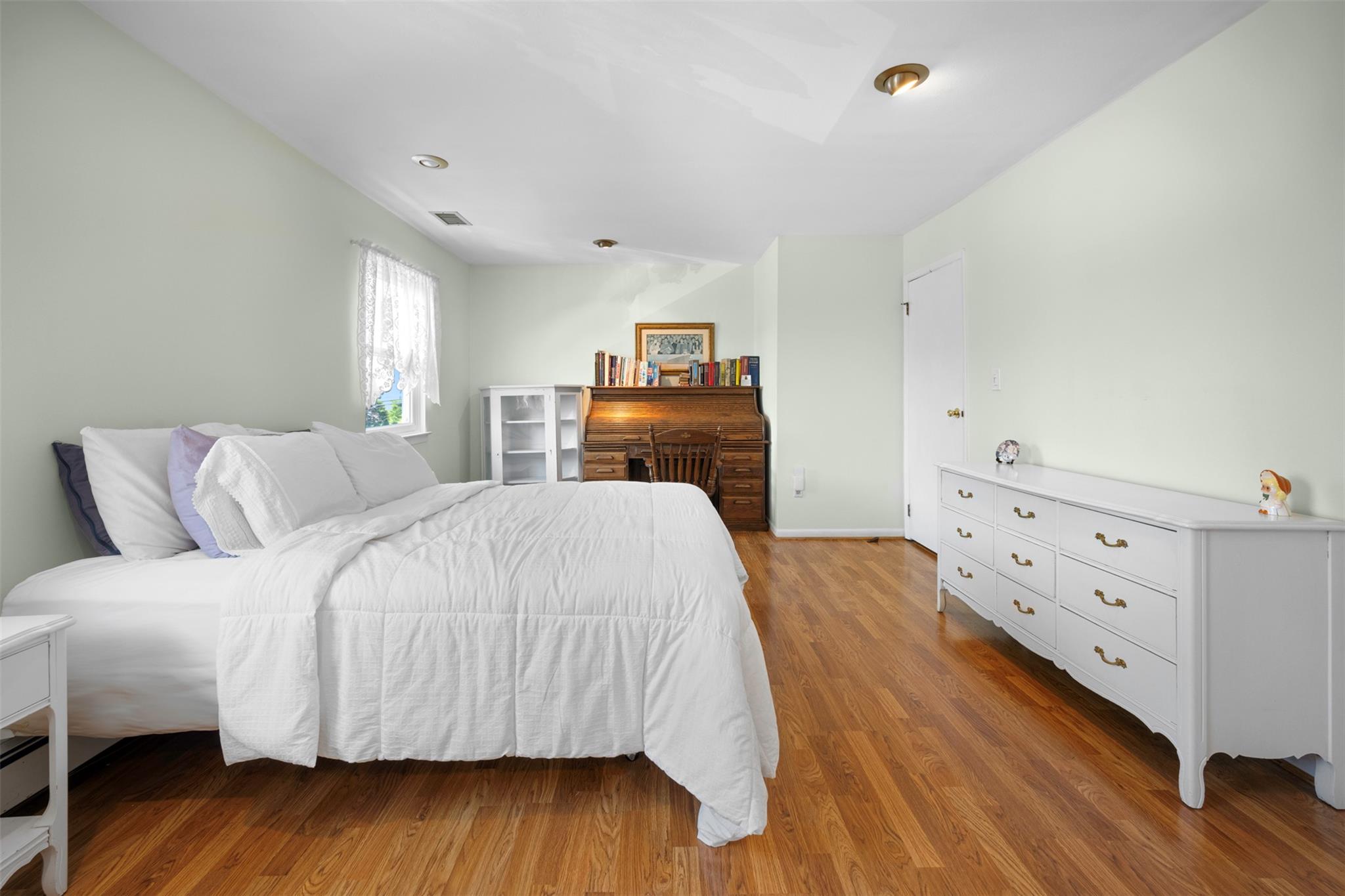 100 Baker Court # 36, Island Park, NY 11558