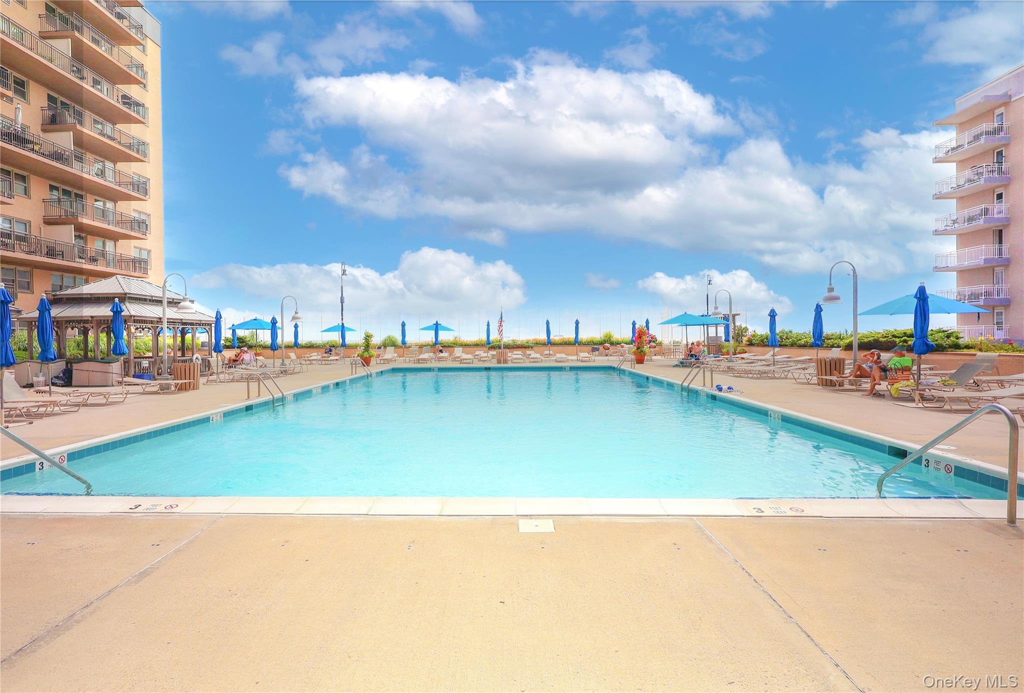 25 Neptune Boulevard # 2T, Long Beach, NY 11561