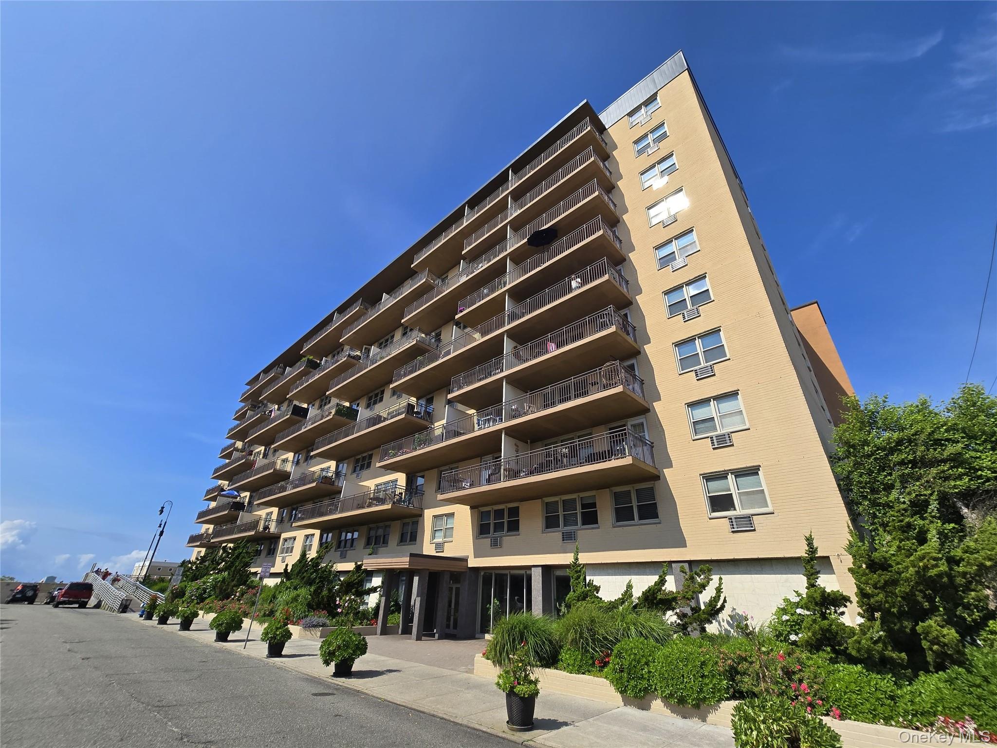 25 Neptune Boulevard # 2T, Long Beach, NY 11561