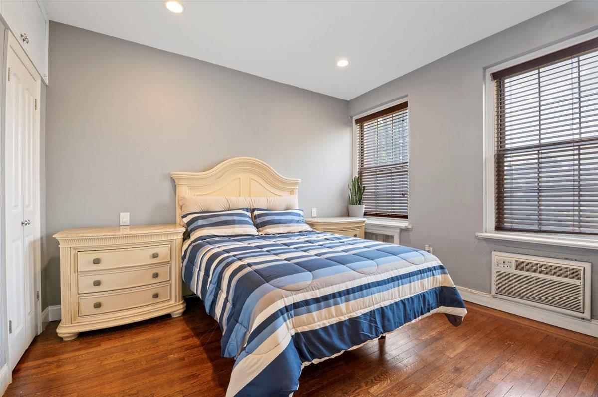 819 Broadway # 1G, Woodmere, NY 11598