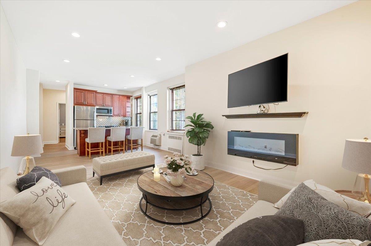 819 Broadway # 1G, Woodmere, NY 11598