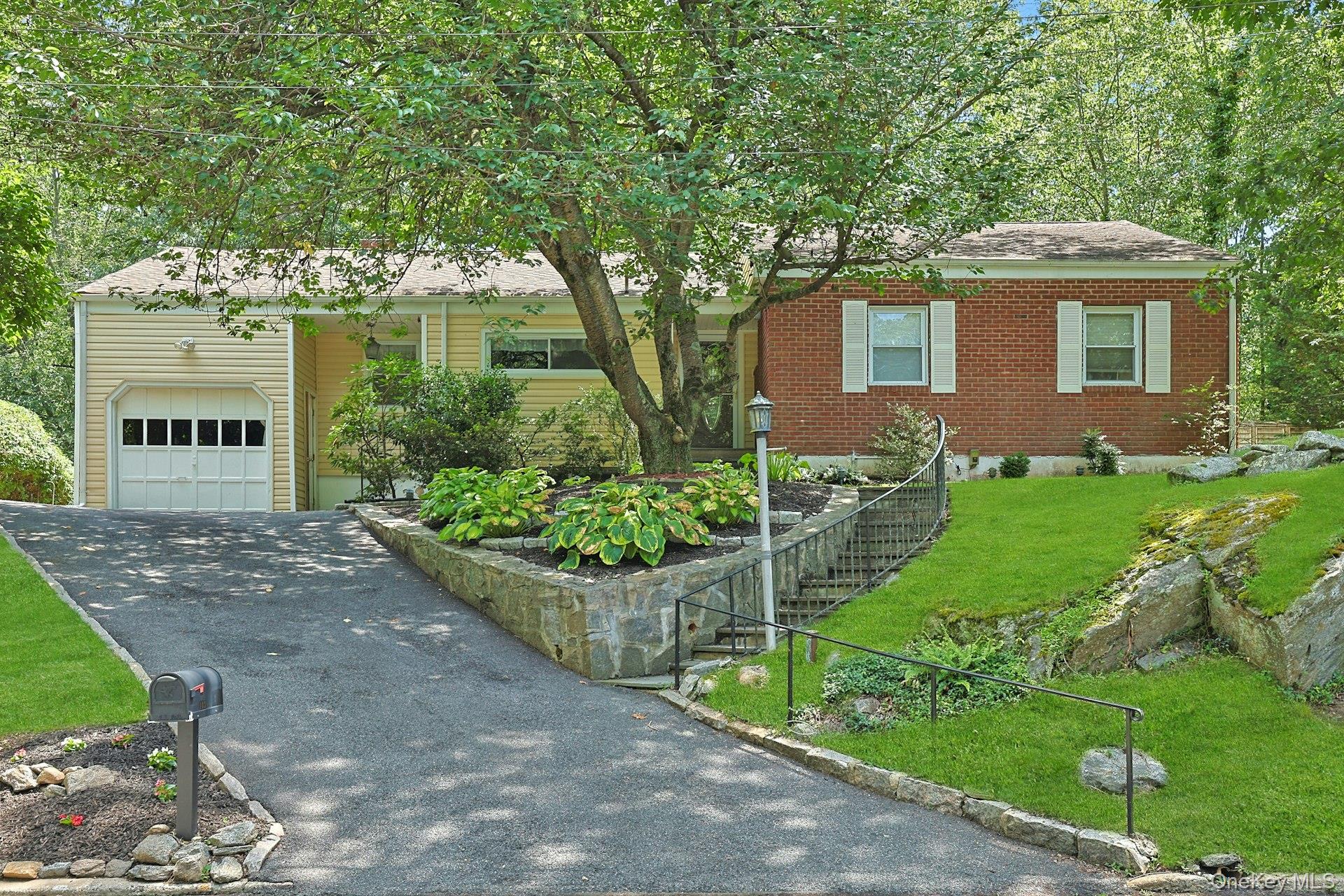 103 Wood Hollow Lane, New Rochelle, NY 10804