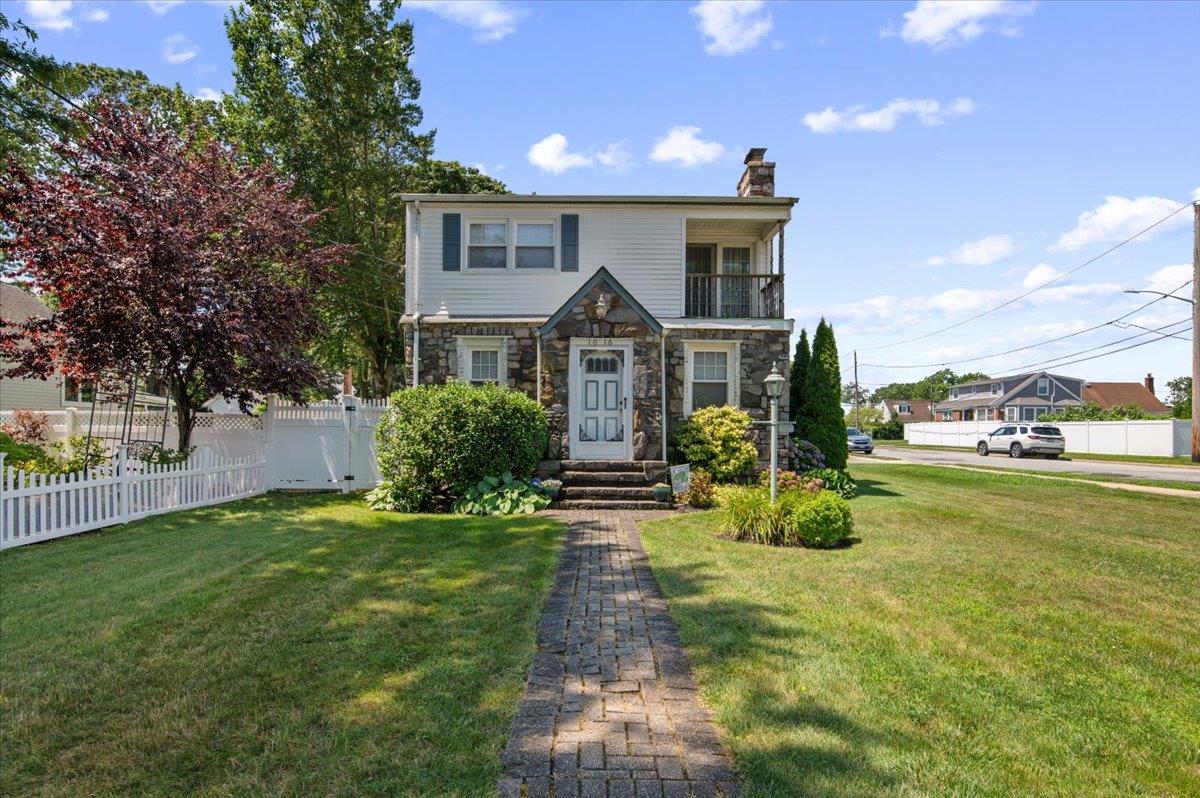 1016 Tyrus Court, Merrick, NY 11566