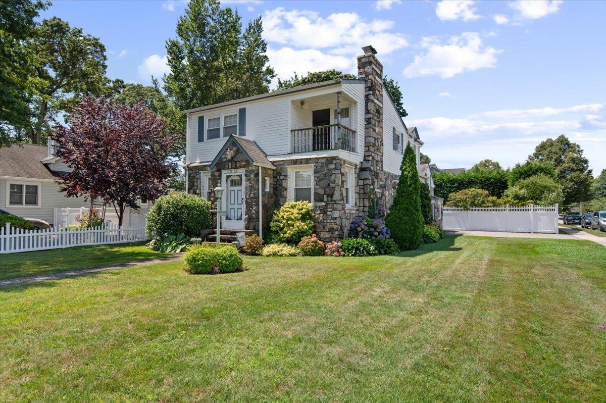 1016 Tyrus Court, Merrick, NY 11566