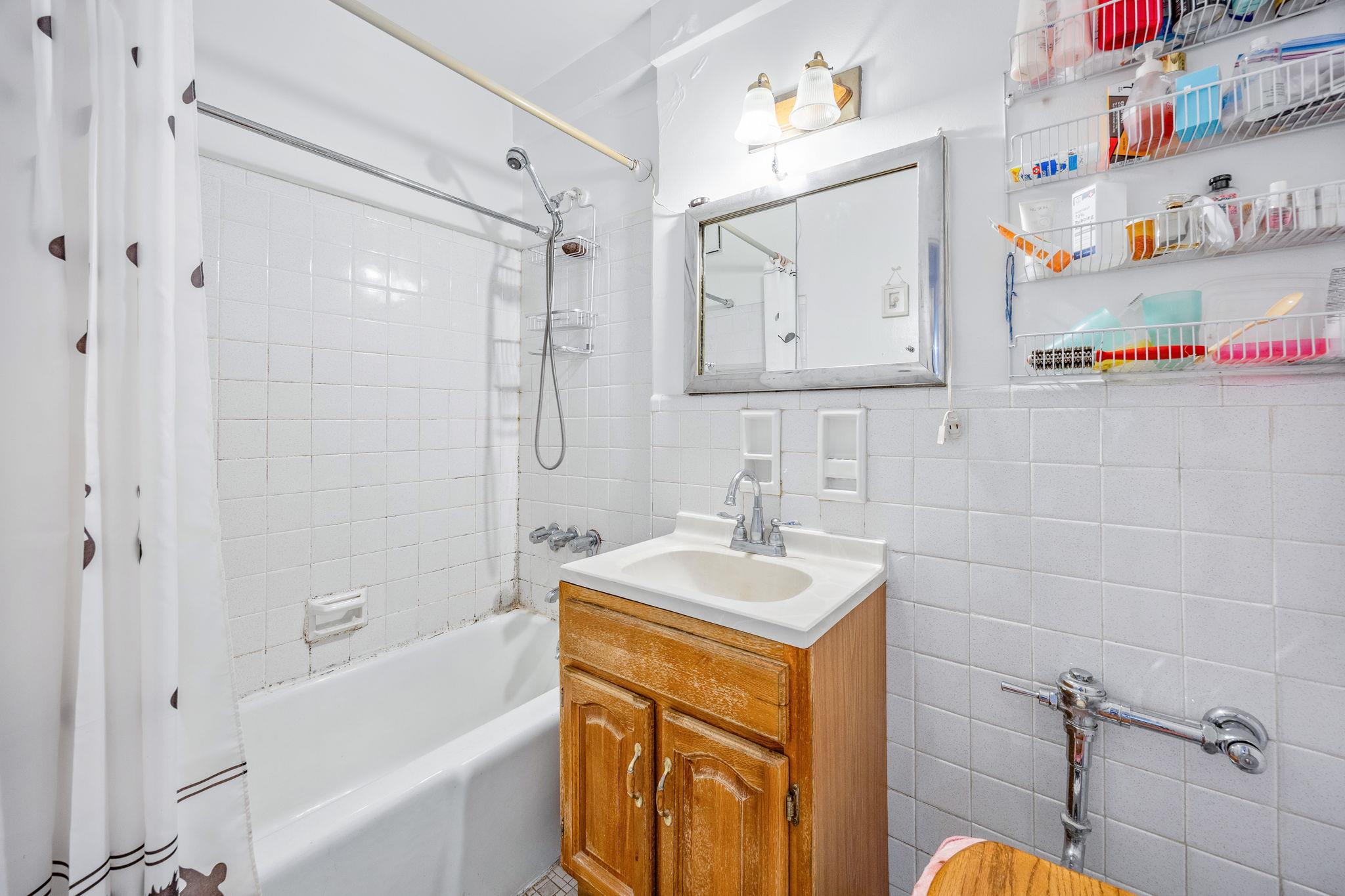 142-05 Roosevelt Ave # 627, Flushing, NY 11354