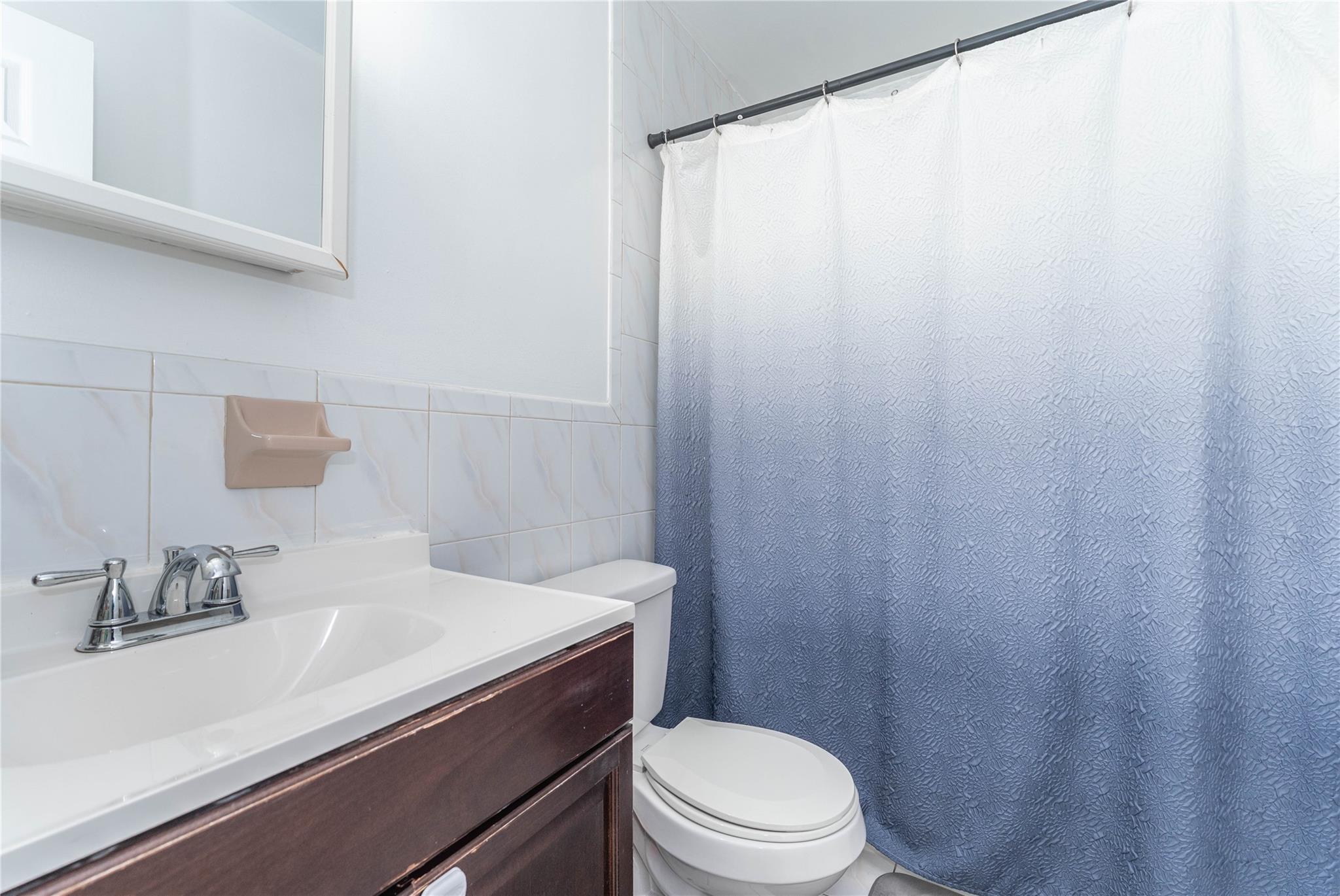 1051 Bay 32nd Street, Bayswater, NY 11691