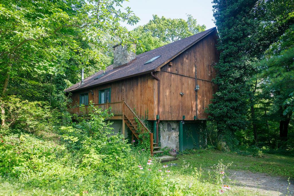 6 W Dorsey Lane, Hyde Park, NY 12538