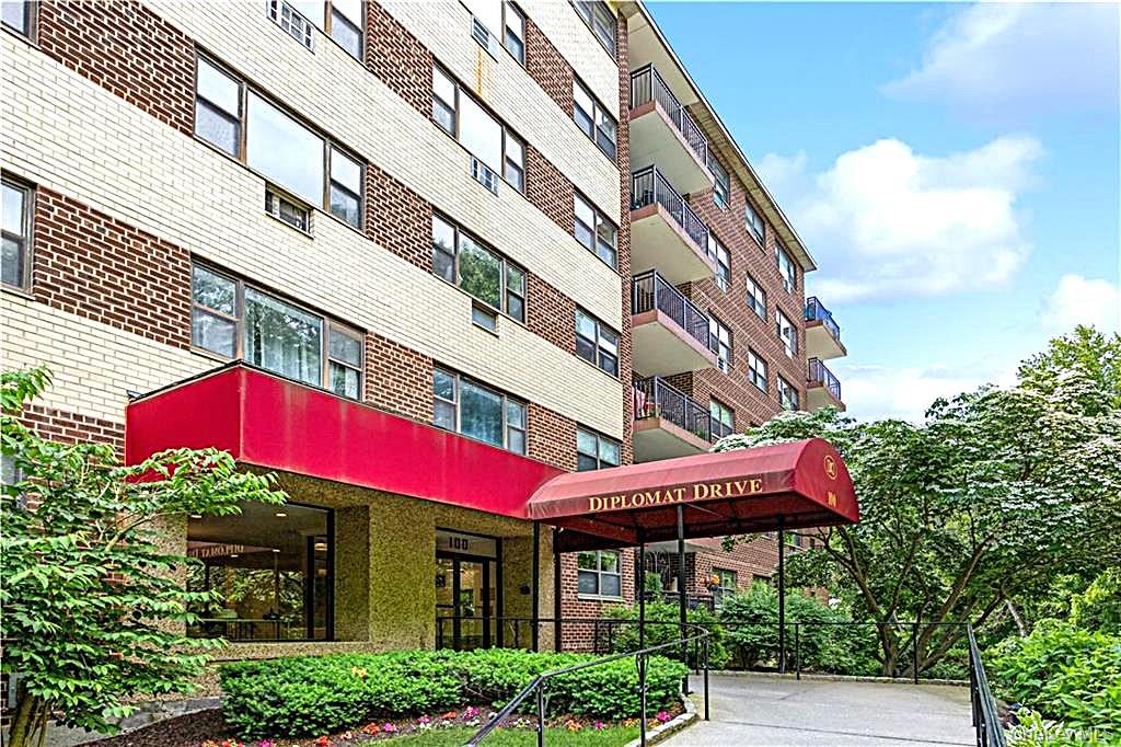 100 Diplomat Drive # 3J, Mount Kisco, NY 10549