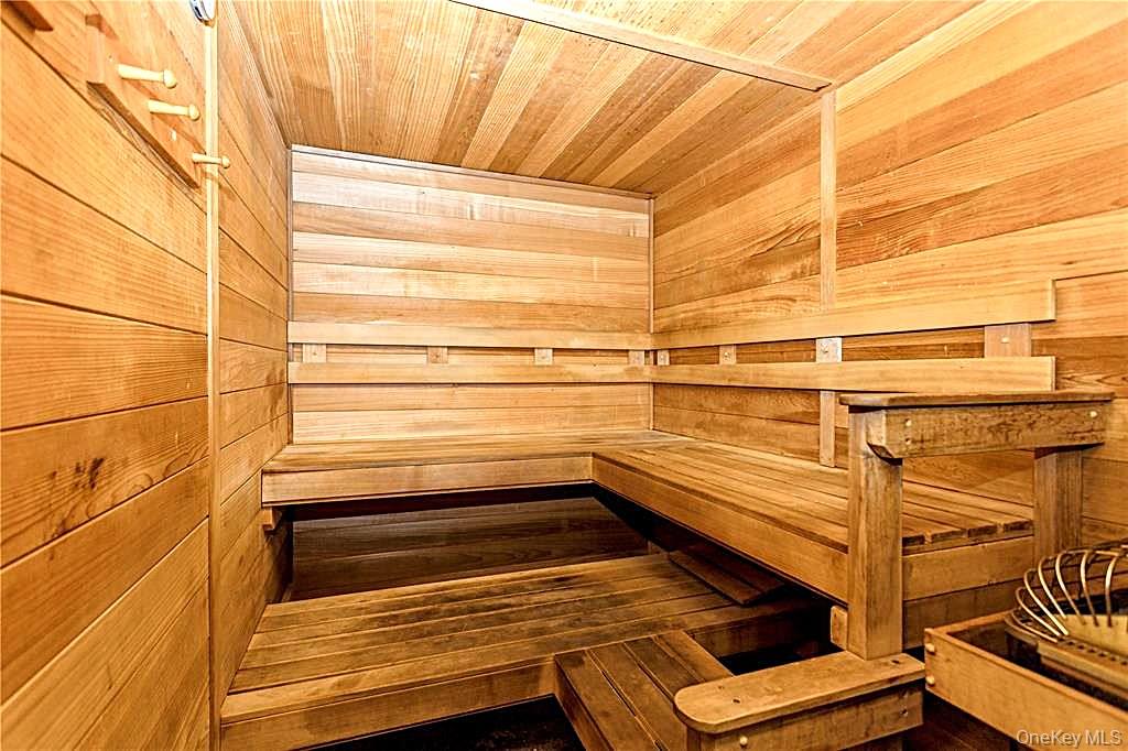 100 Diplomat Drive # 3J, Mount Kisco, NY 10549