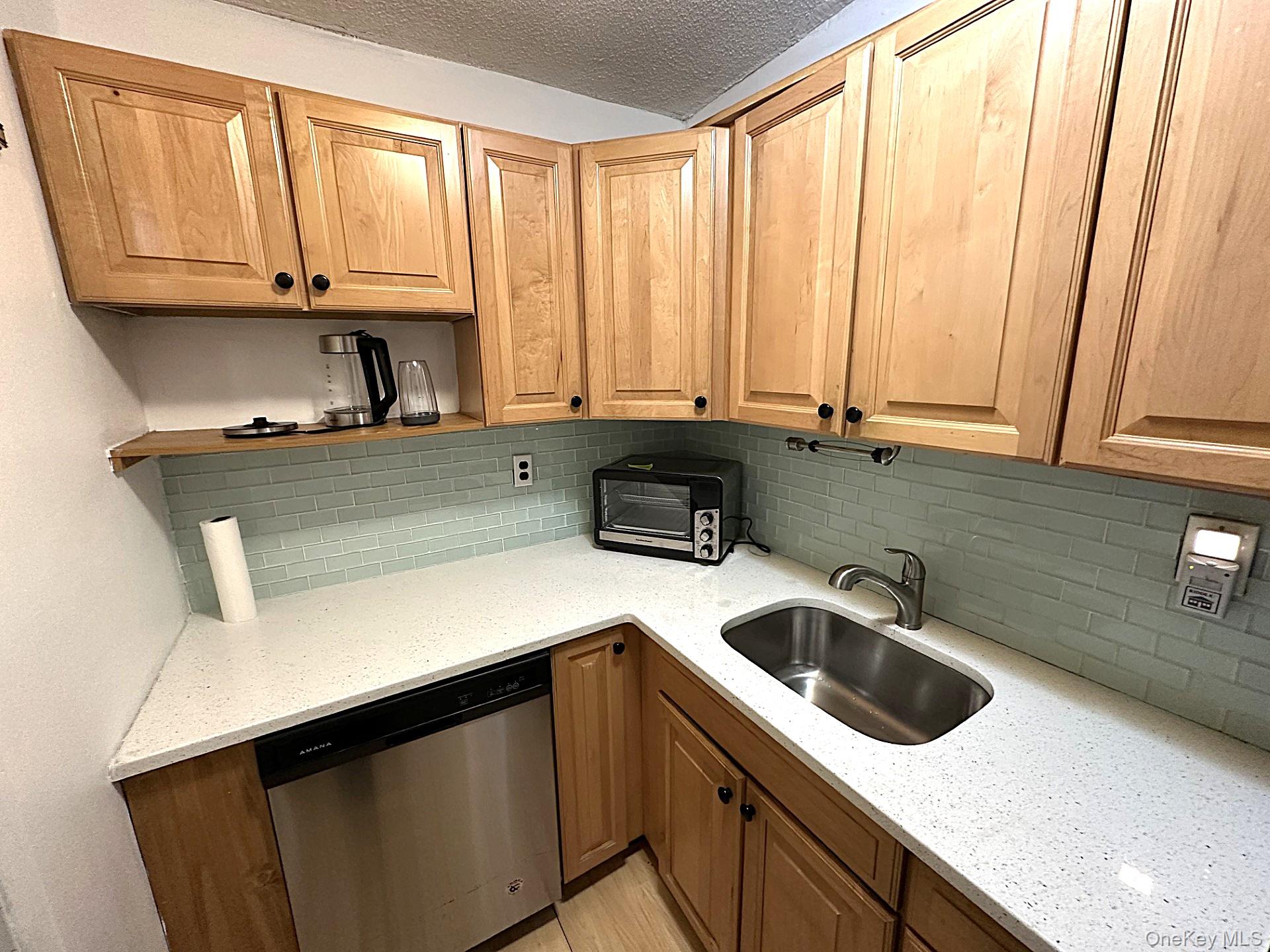 100 Diplomat Drive # 3J, Mount Kisco, NY 10549