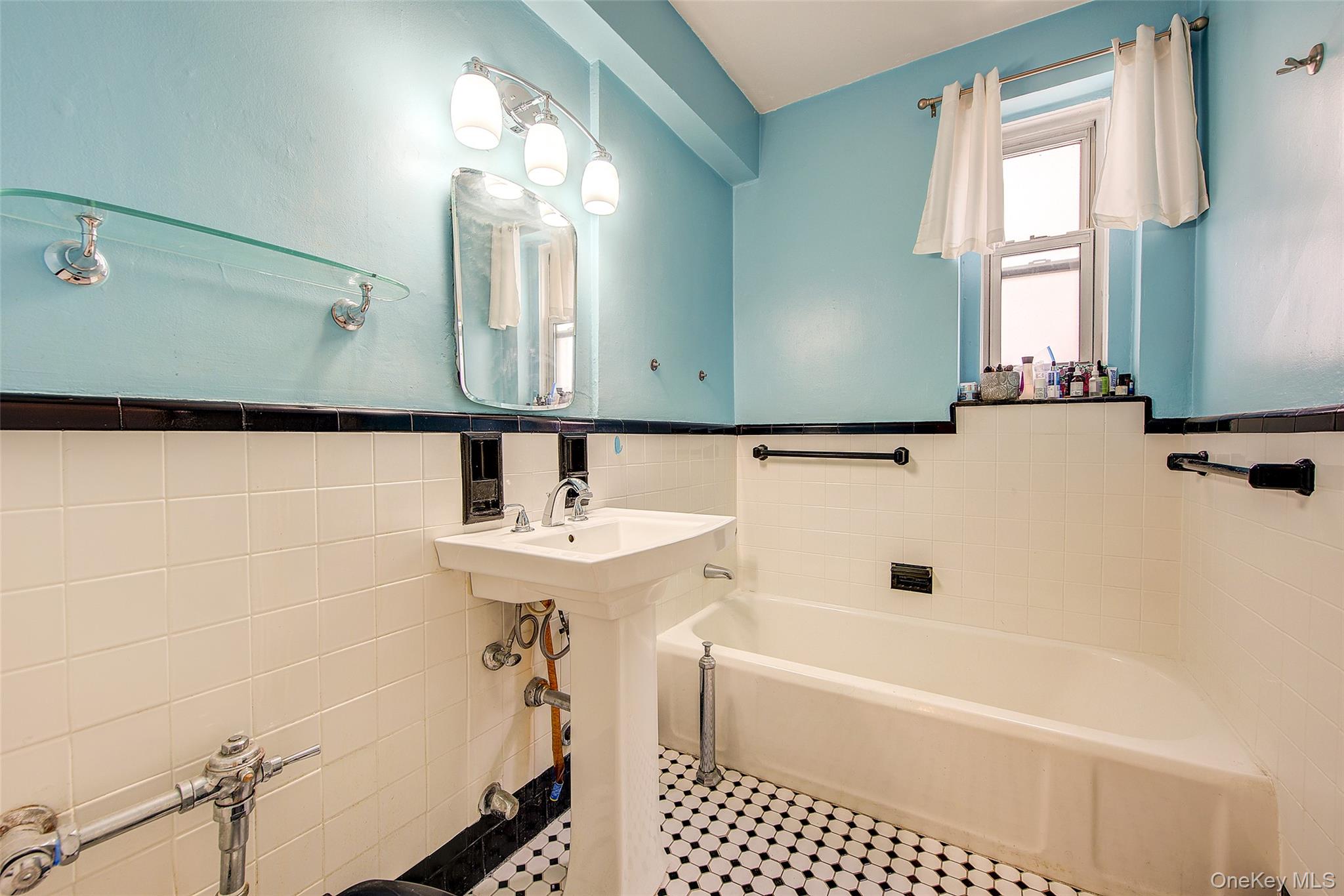 118-11 84th Avenue # 415, Kew Gardens, NY 11415