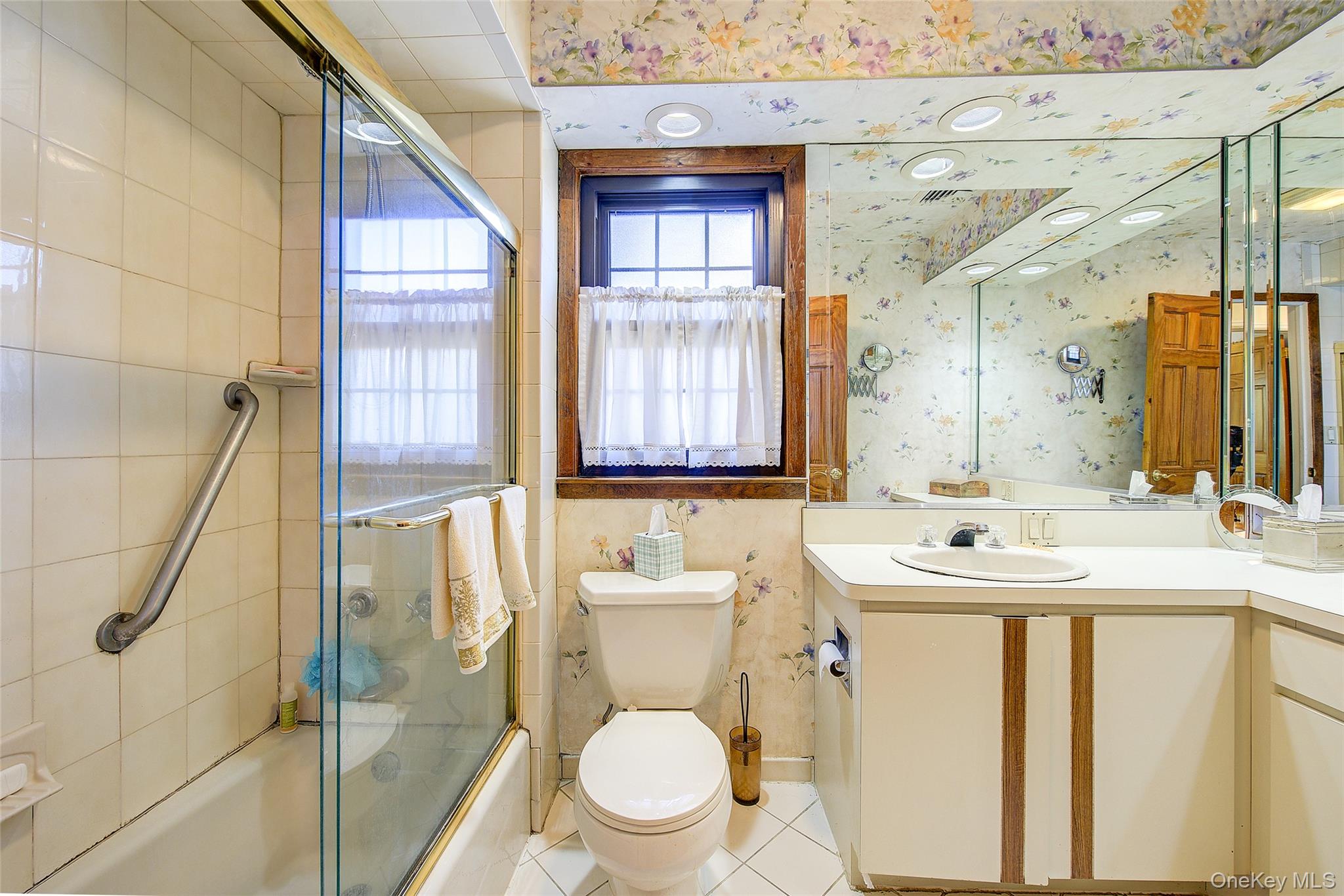 50-15 245th Street, Douglaston, NY 11362