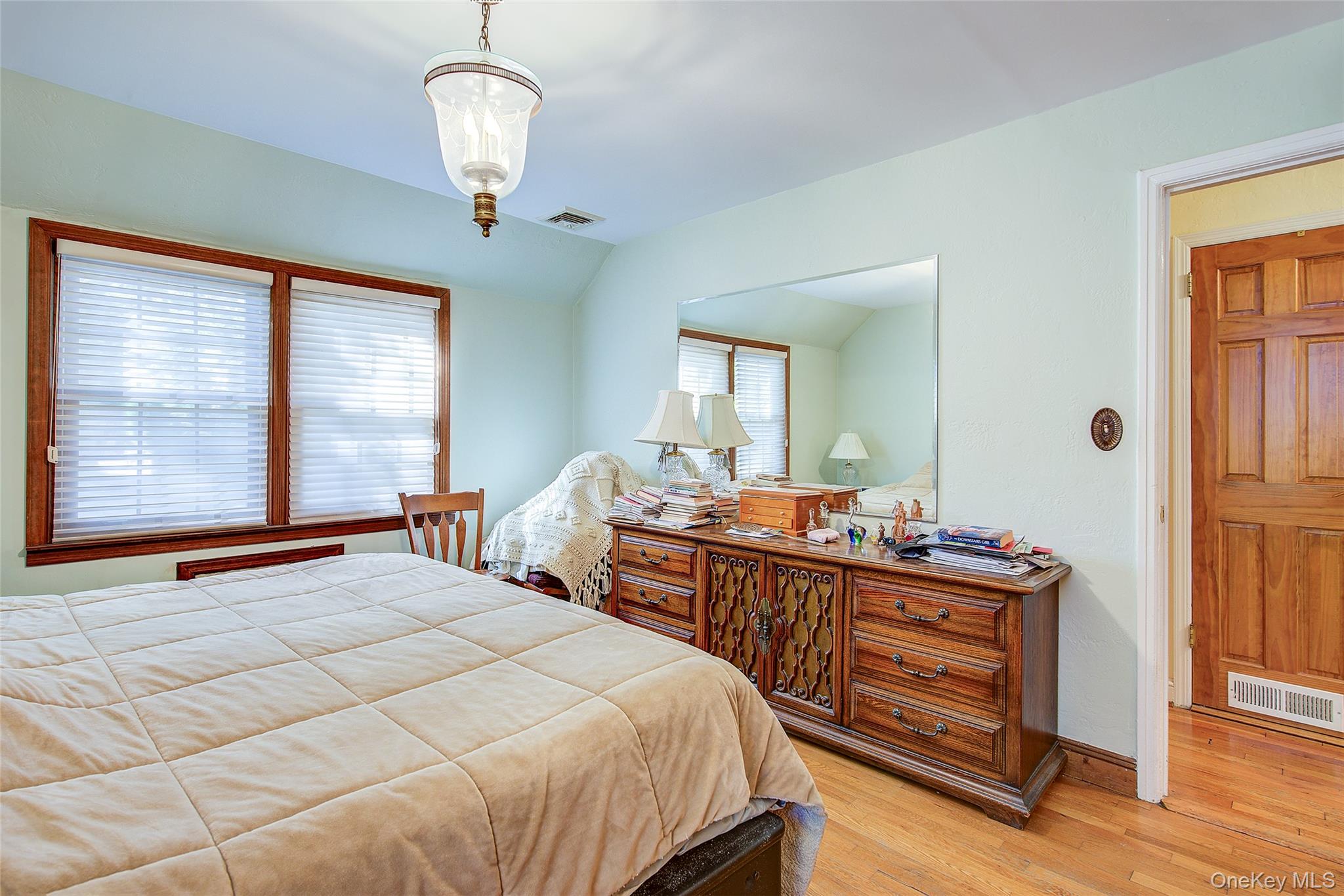 50-15 245th Street, Douglaston, NY 11362