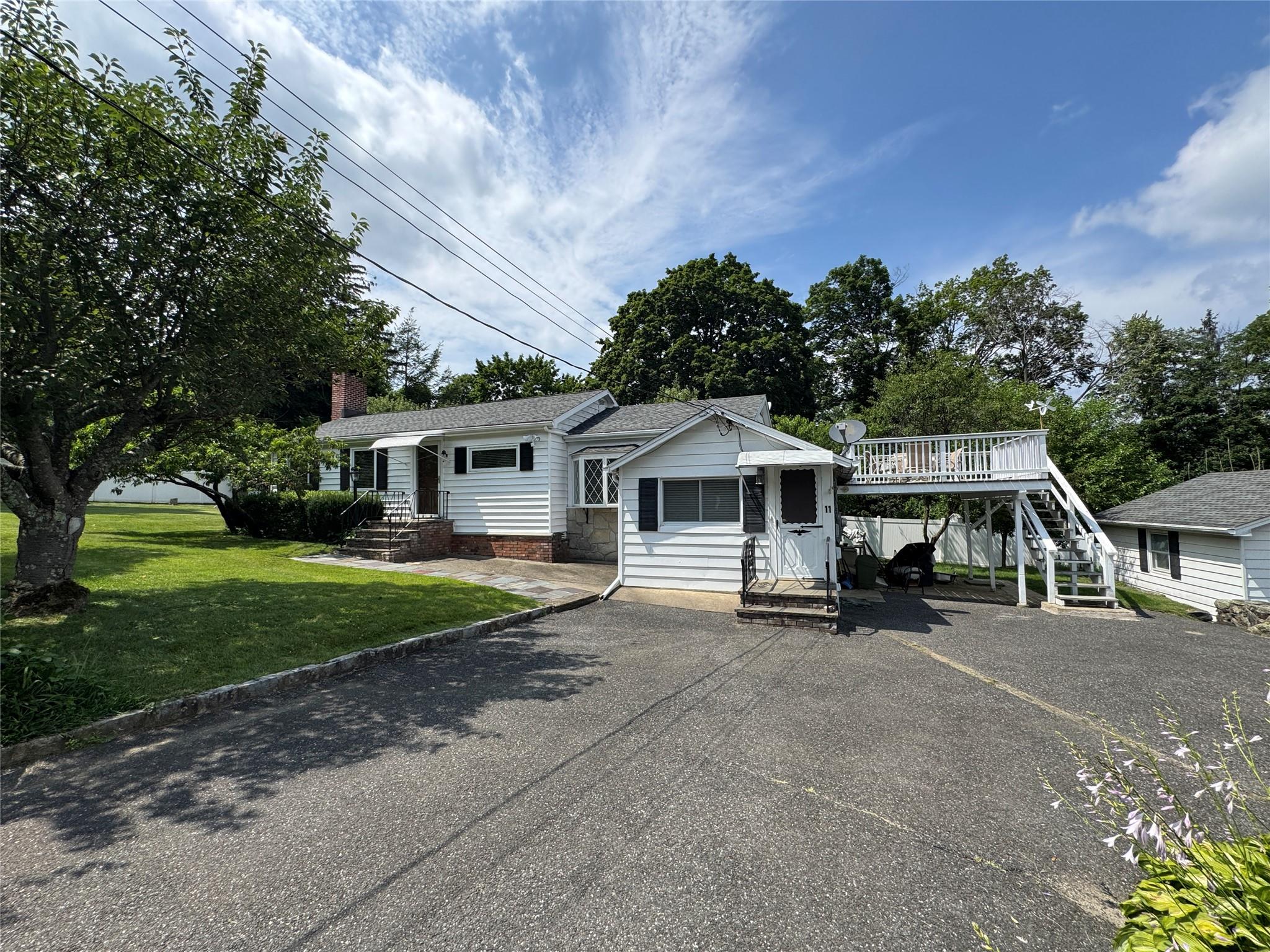 11 Knollcrest Drive, New Fairfield, CT 06812