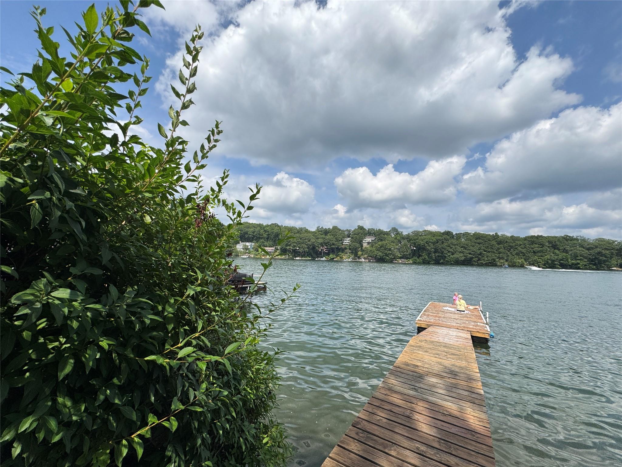 11 Knollcrest Drive, New Fairfield, CT 06812