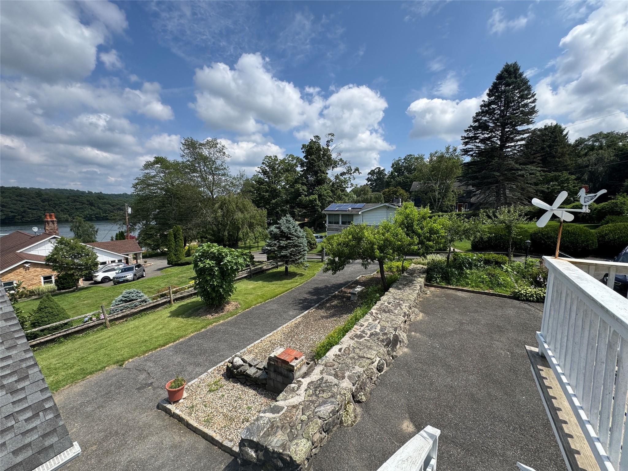 11 Knollcrest Drive, New Fairfield, CT 06812