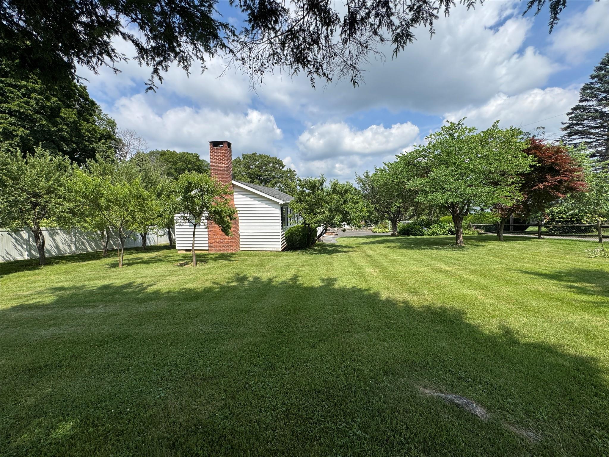 11 Knollcrest Drive, New Fairfield, CT 06812