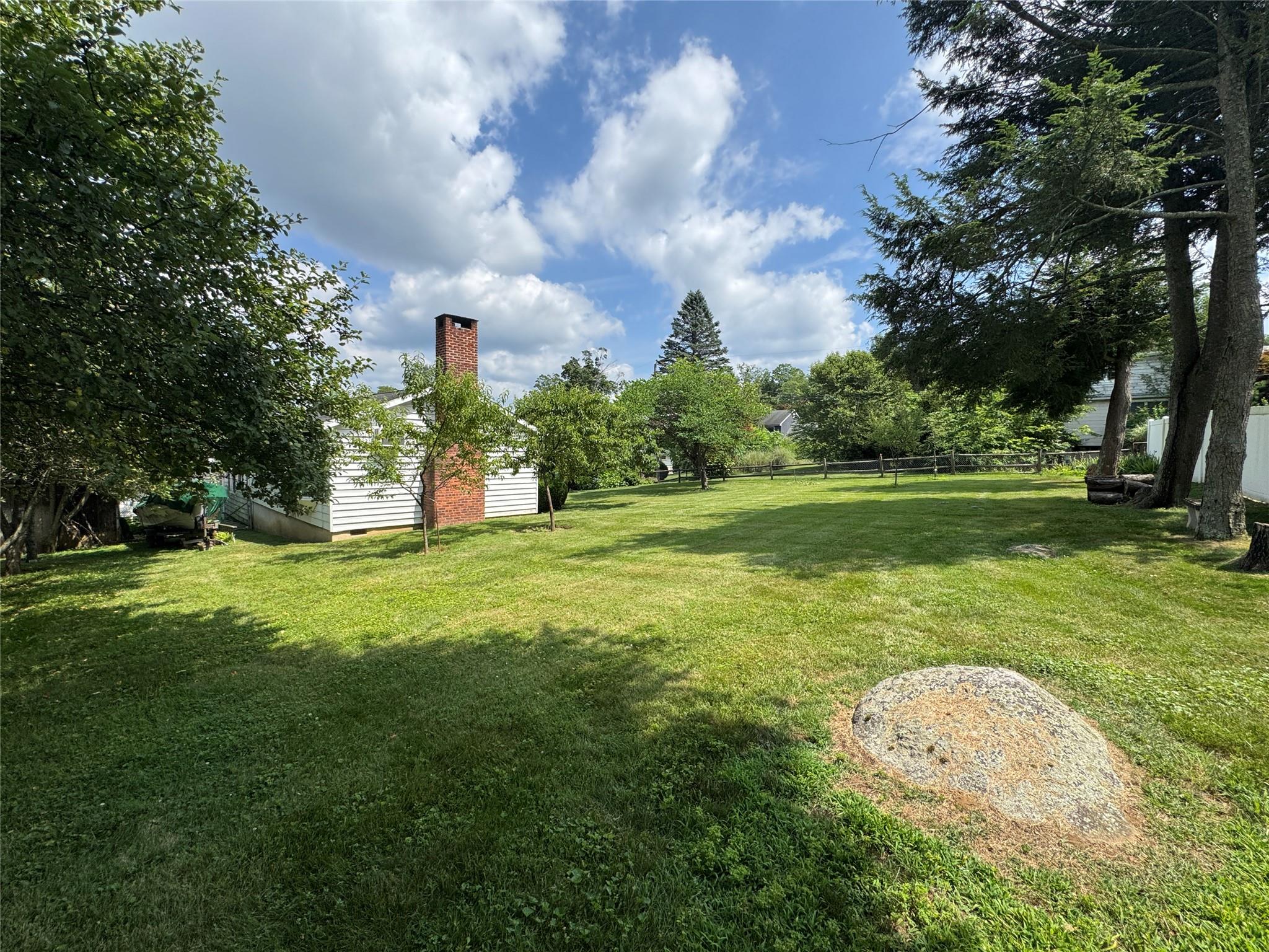 11 Knollcrest Drive, New Fairfield, CT 06812