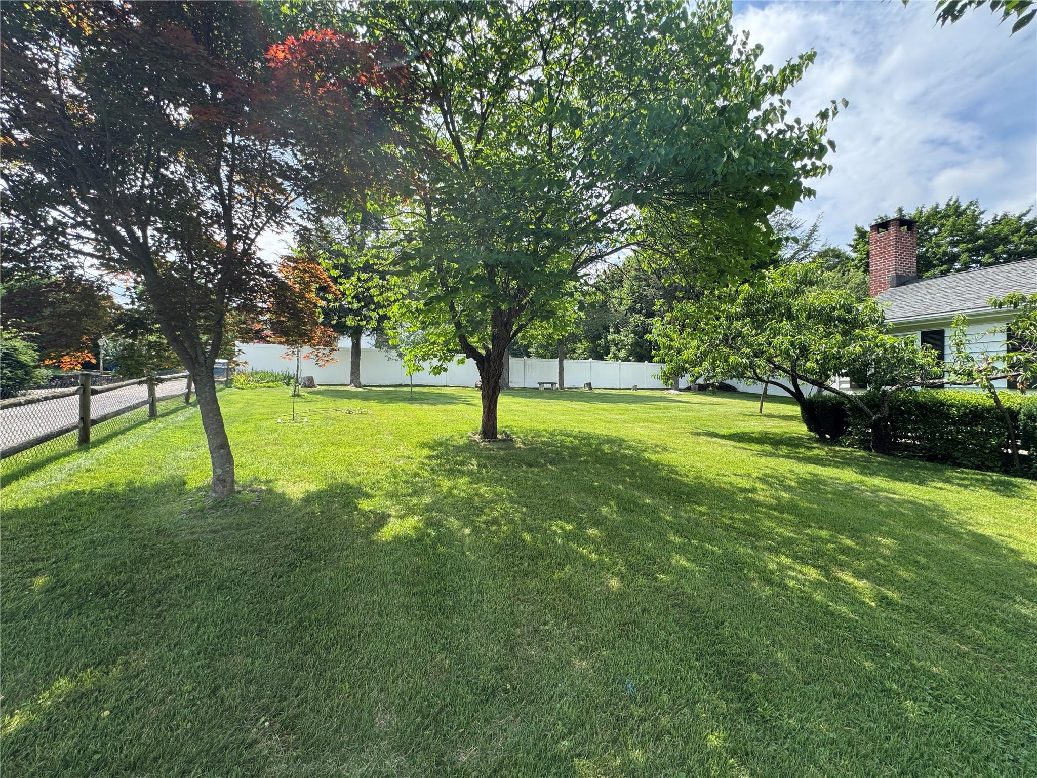 11 Knollcrest Drive, New Fairfield, CT 06812