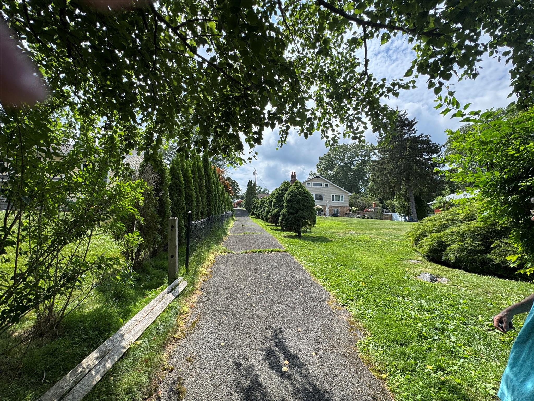 11 Knollcrest Drive, New Fairfield, CT 06812