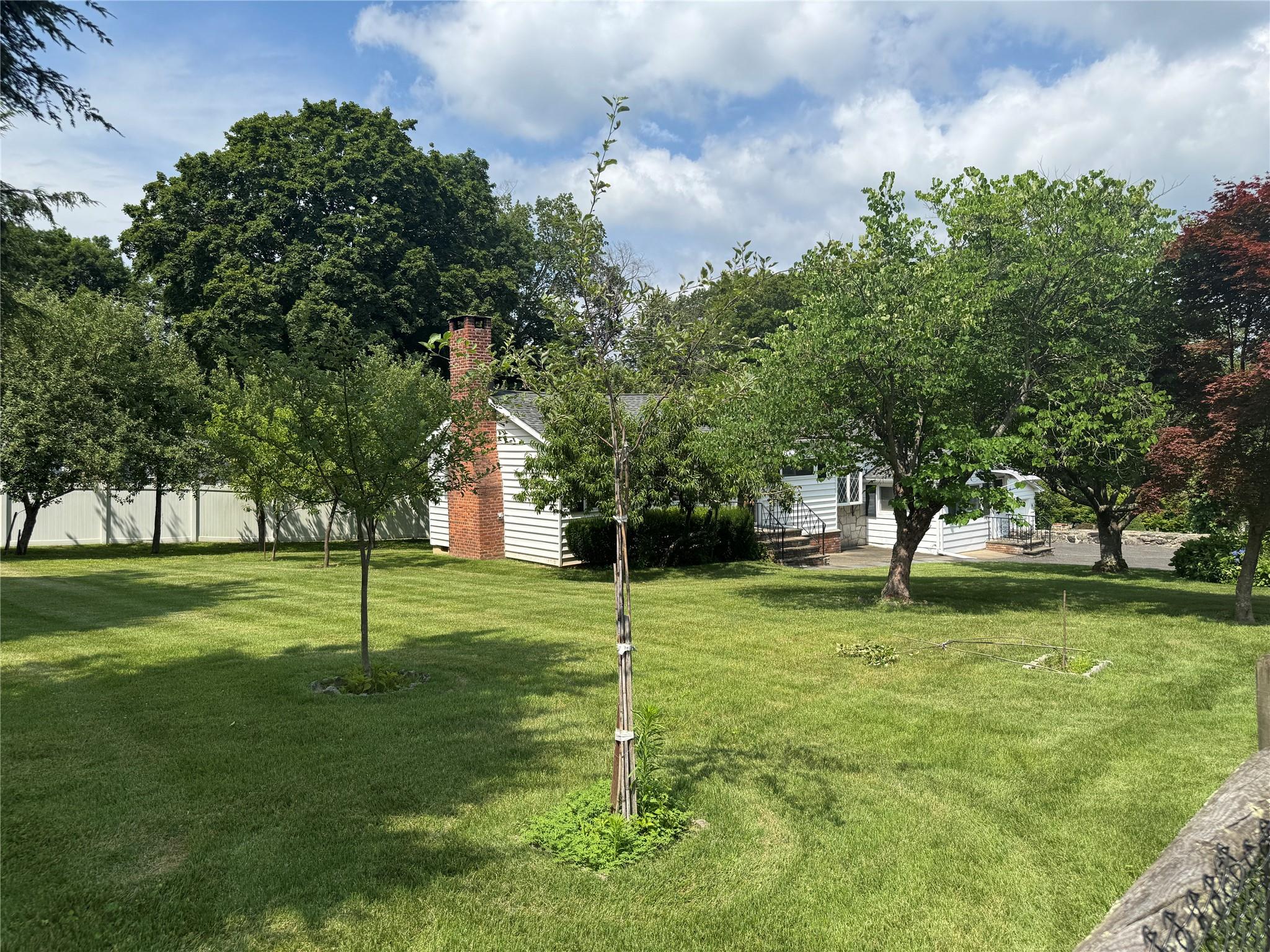 11 Knollcrest Drive, New Fairfield, CT 06812