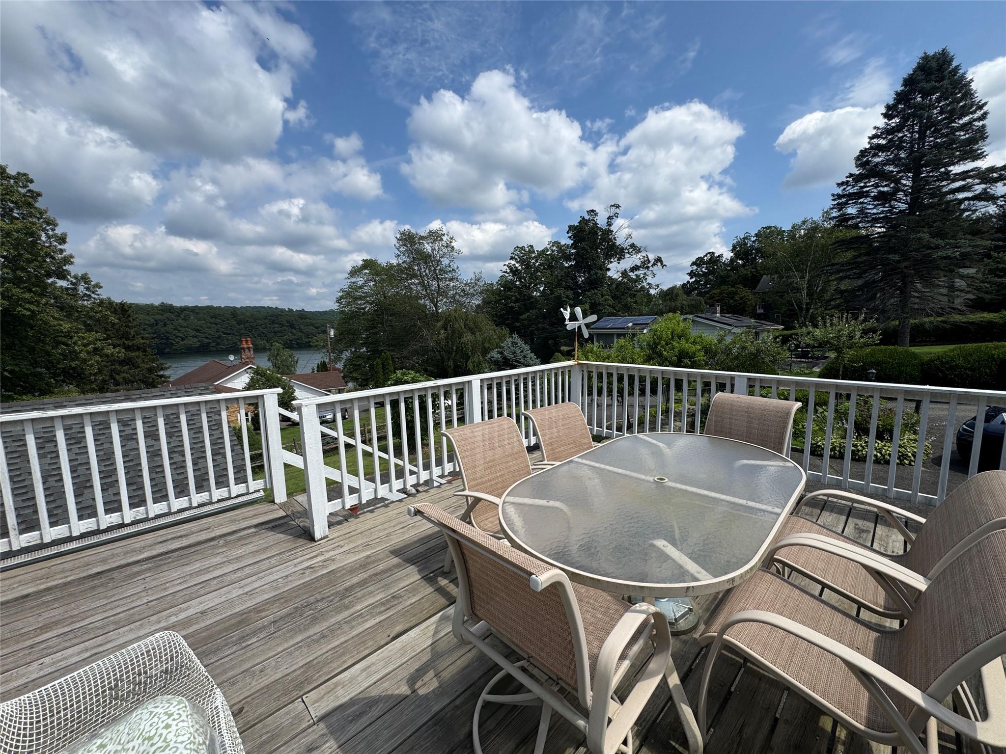 11 Knollcrest Drive, New Fairfield, CT 06812