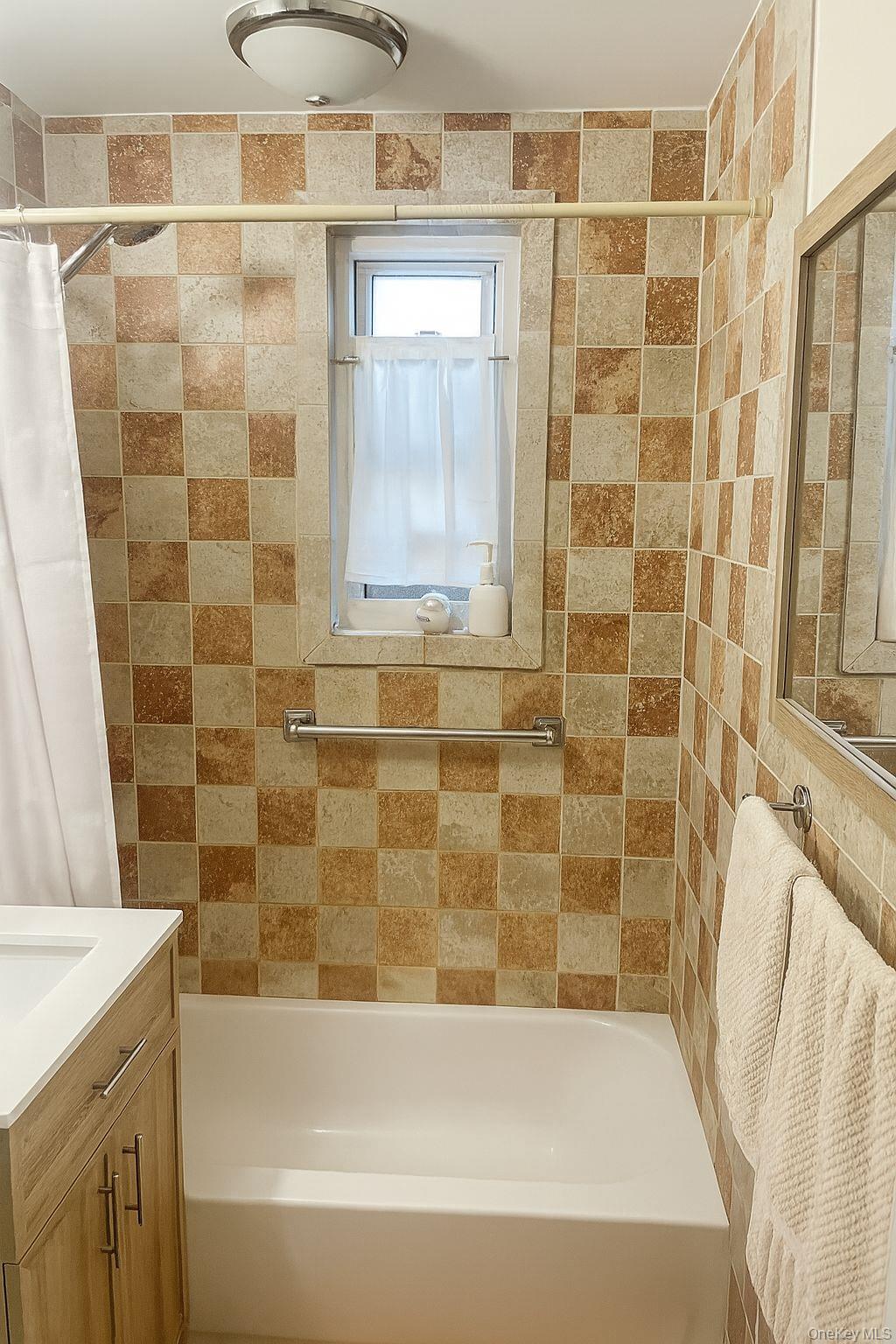 13131 234th Street # 2nd Fl, Rosedale, NY 11422