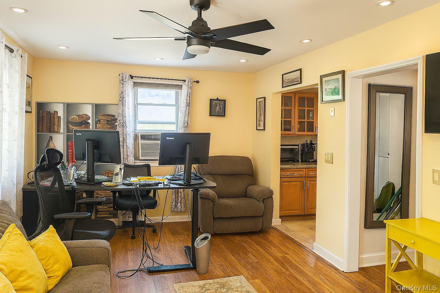 13131 234th Street # 2nd Fl, Rosedale, NY 11422