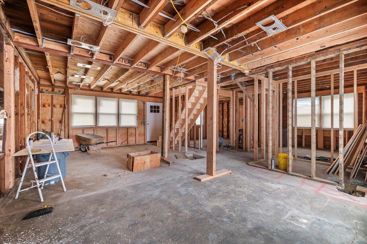 130 E Carmans Road, Farmingdale, NY 11735