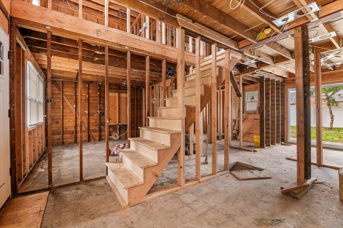 130 E Carmans Road, Farmingdale, NY 11735