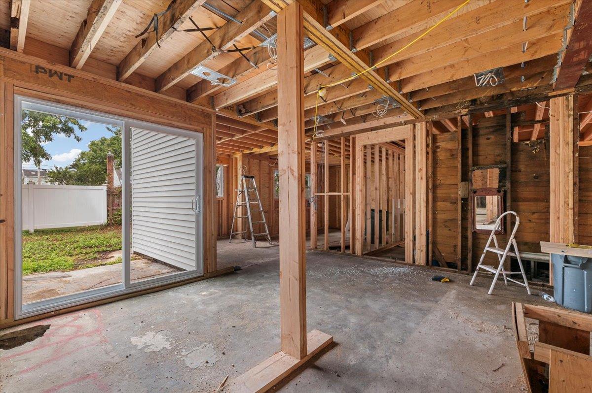 130 E Carmans Road, Farmingdale, NY 11735